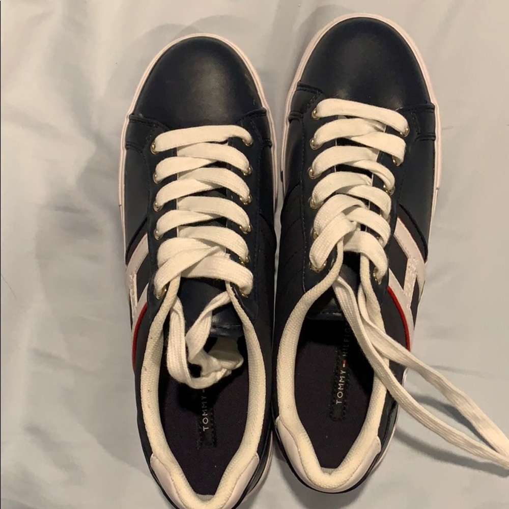 Navy Tommy Hilger sneakers!!